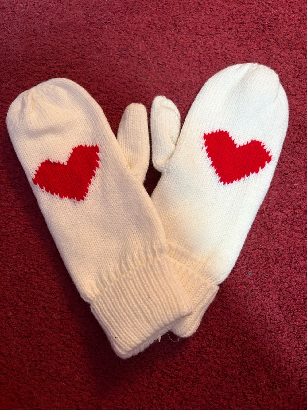 NEVER WORN Woman’s White Mittens with Red Heart - Cozy Winter Accessory
